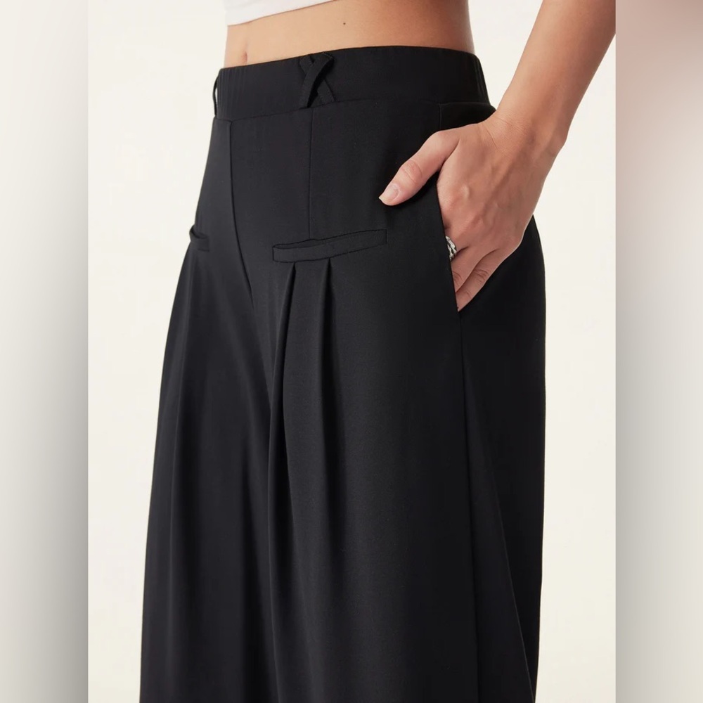 NWT OGL Drapey Bamboo Ponte Mid Rise Wide Leg Trouser in Navy - medium petite - Picture 6 of 7